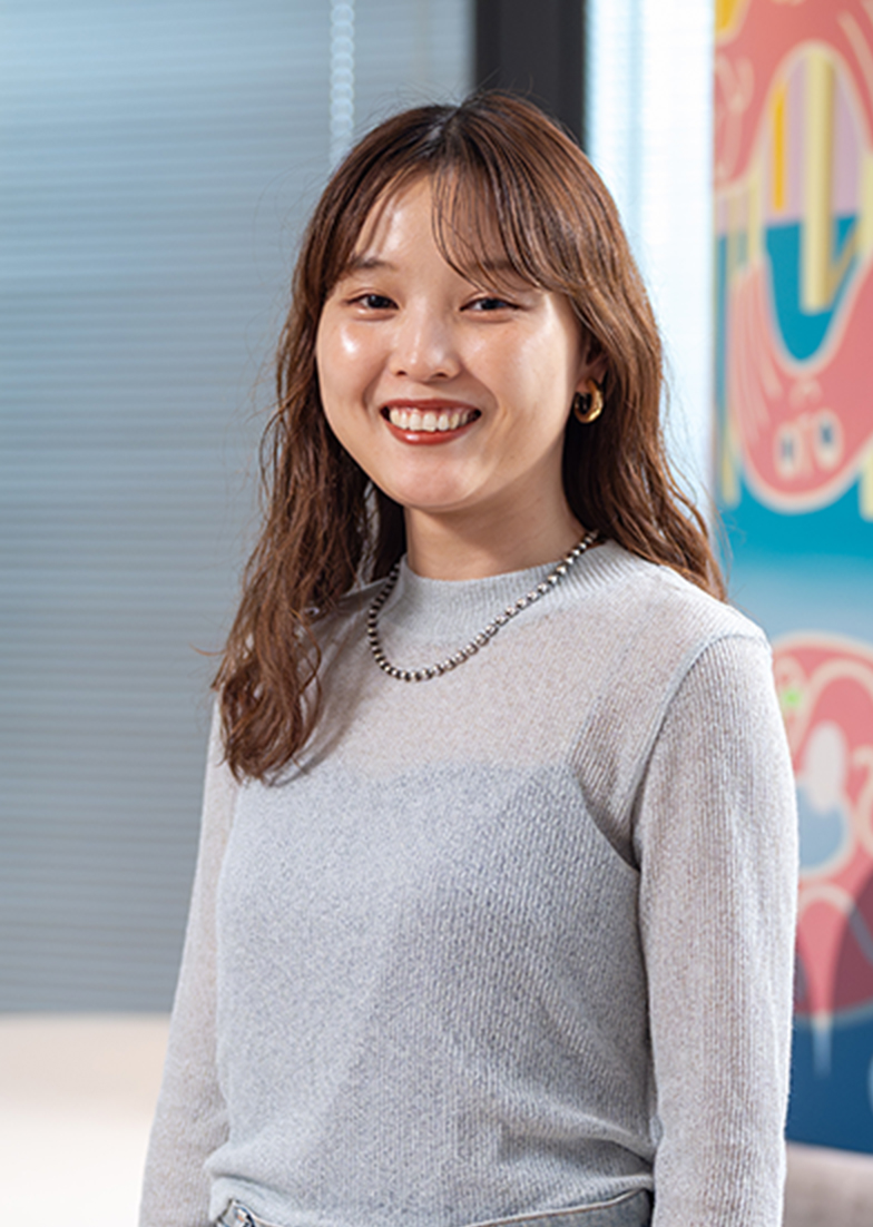 笑顔でこちらを向いている様子